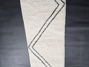 Custom White Moroccan Mrirt Runner Rug – Handwoven Wool Narrow Zigzag Hallway Carpet – Minimalist Boho Long Beni Style – high quality Wool